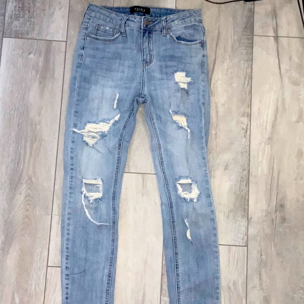 AKIRA SIZE THREE JEANS SUPER CUTE AND COMFY WORN ONCE